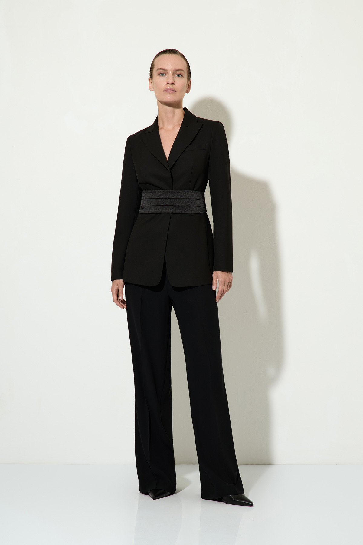 Однобортный жакет с камербандом VASSA&Co, пол женский, цвет черный, фото №6