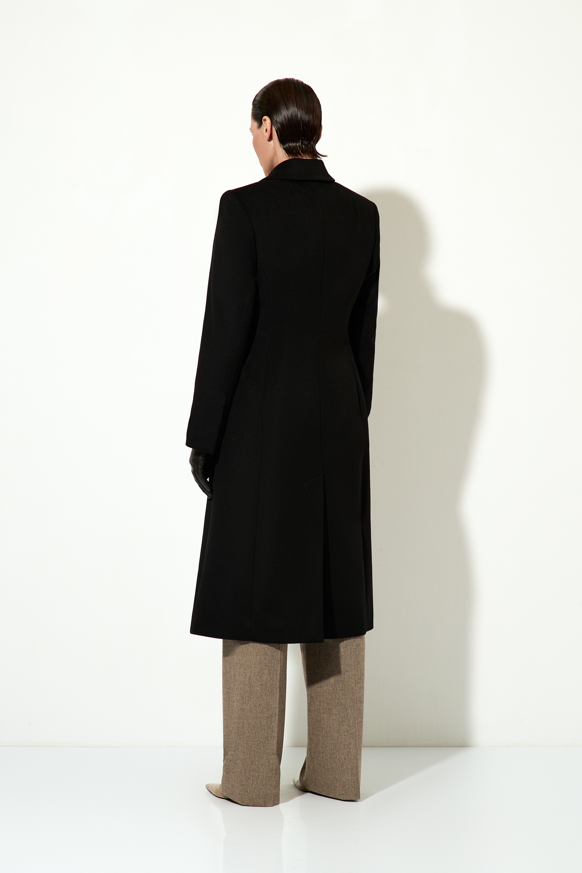 Приталенное пальто из шерсти и кашемира VASSA&Co, пол женский, цвет черный, фото №5