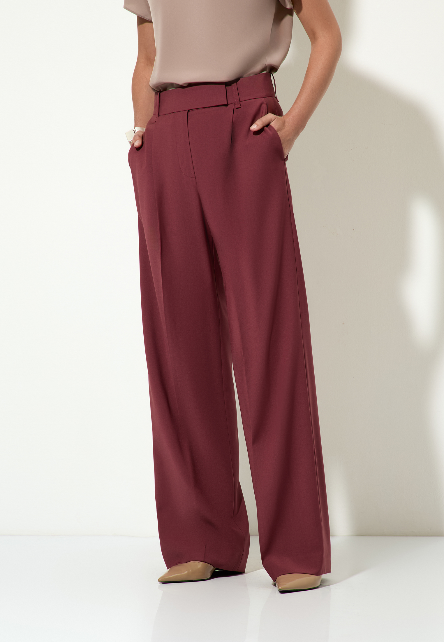 Брюки широкие с поясом VASSA&Co, пол женский, цвет бордовый, фото №2