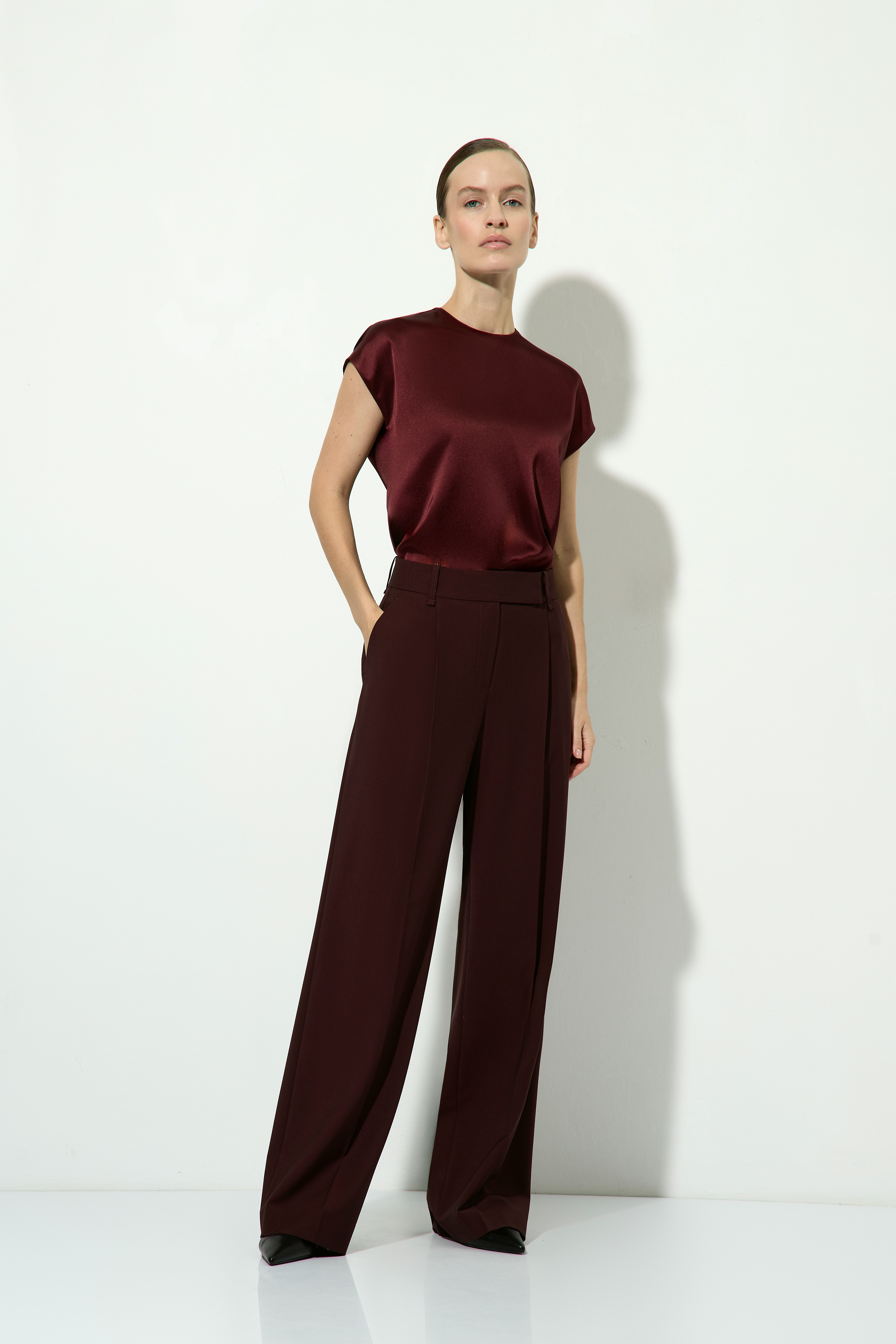 Брюки широкие бордовые VASSA&Co, пол женский, цвет бордовый, фото №2