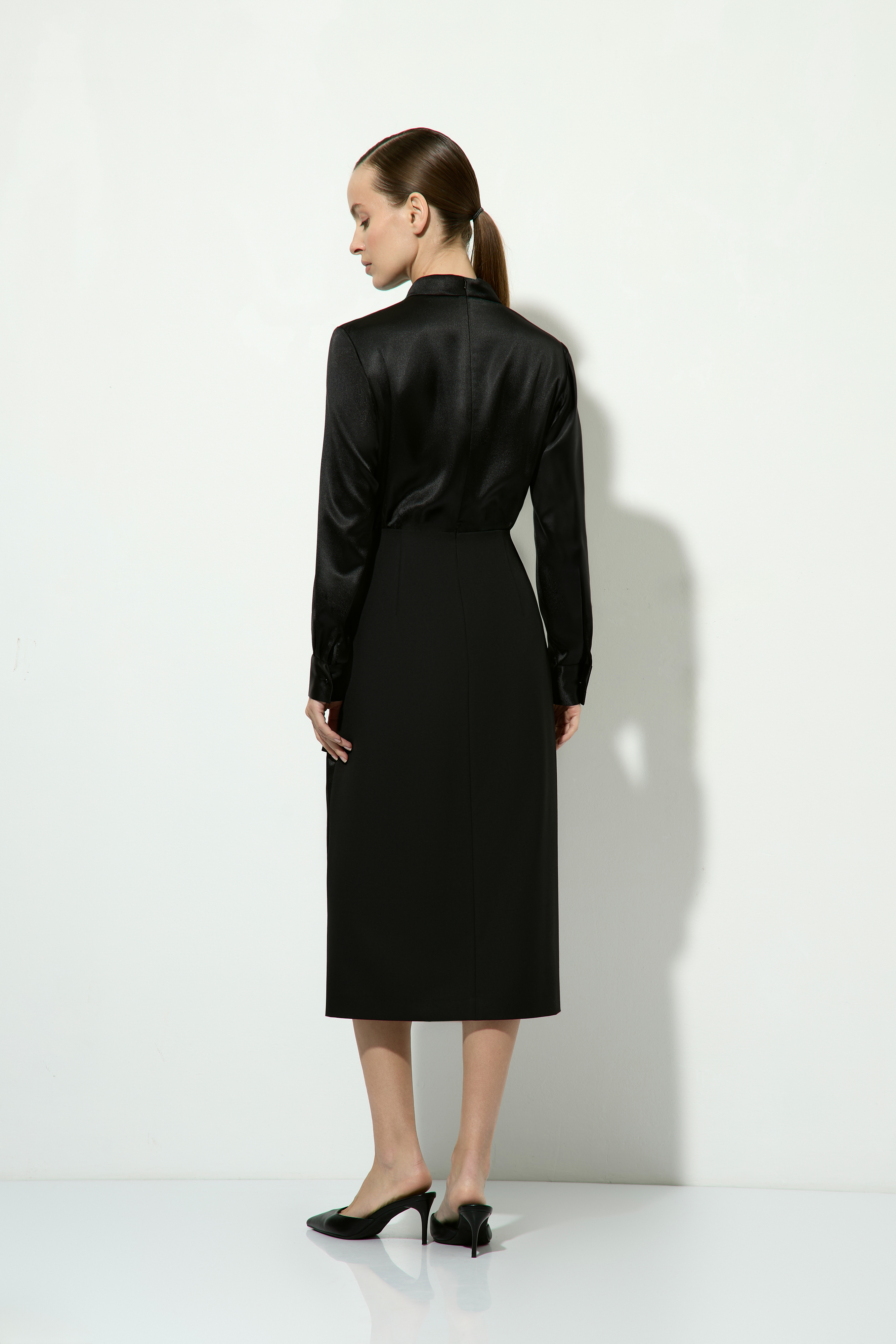 Платье черное с пуговицами VASSA&Co, пол женский, цвет черный, фото №2