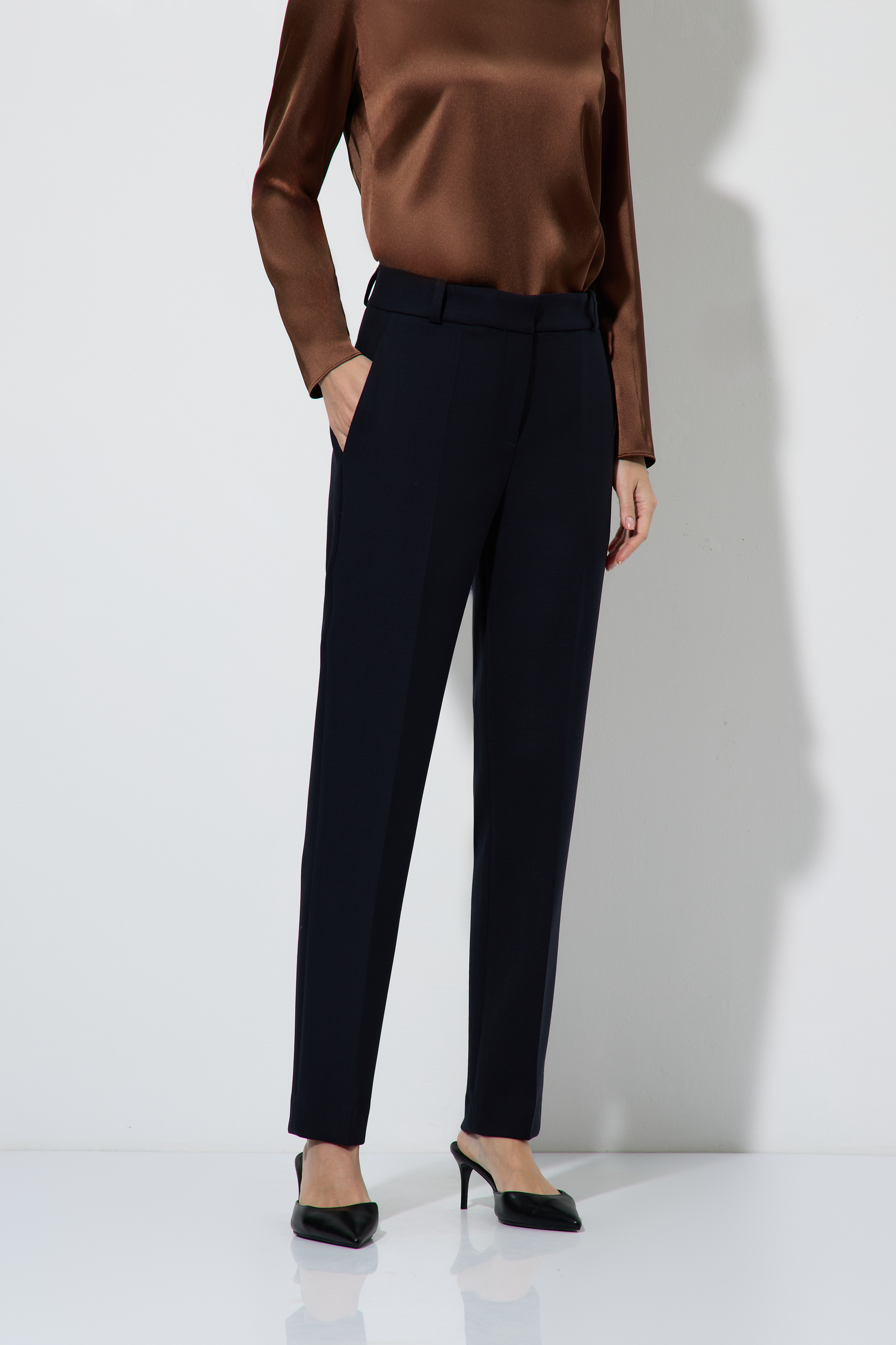 Брюки зауженные VASSA&Co, пол женский, цвет синий, фото №3