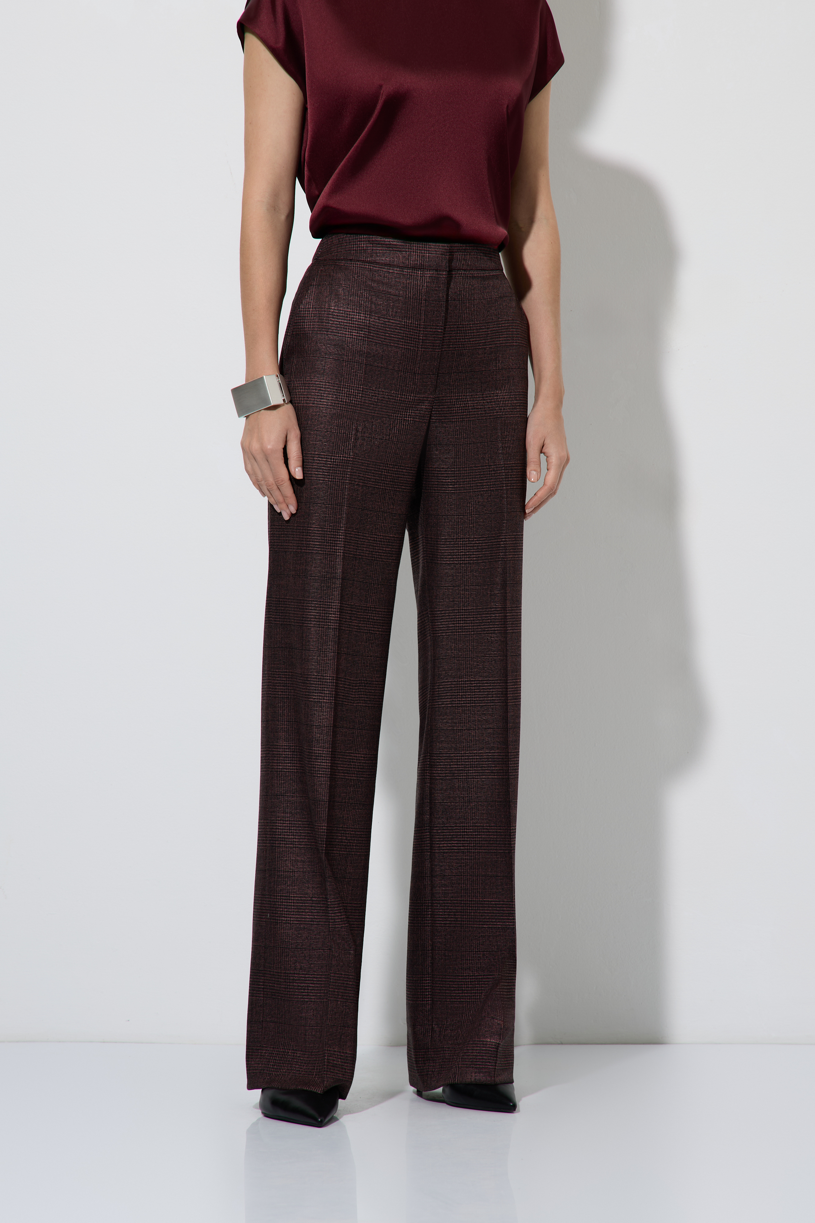 Брюки со стрелками VASSA&Co, пол женский, цвет бордовый, фото №3