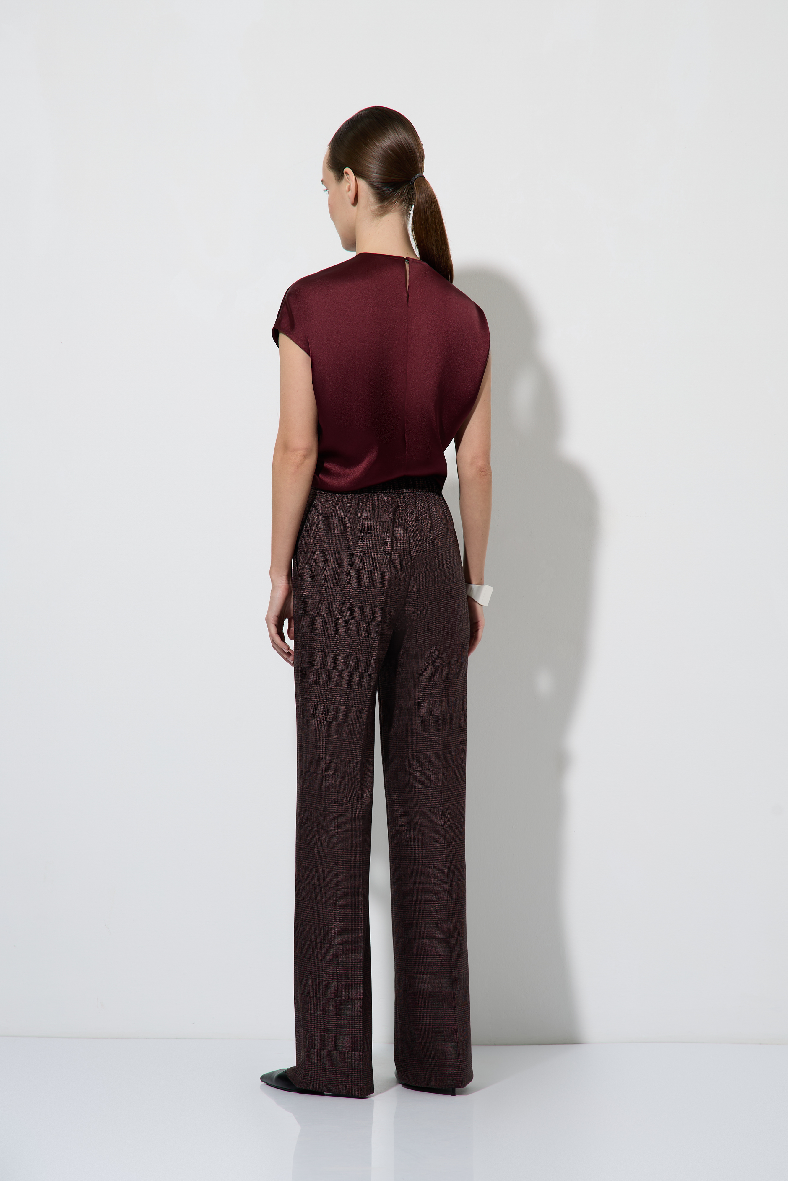 Брюки со стрелками VASSA&Co, пол женский, цвет бордовый, фото №4