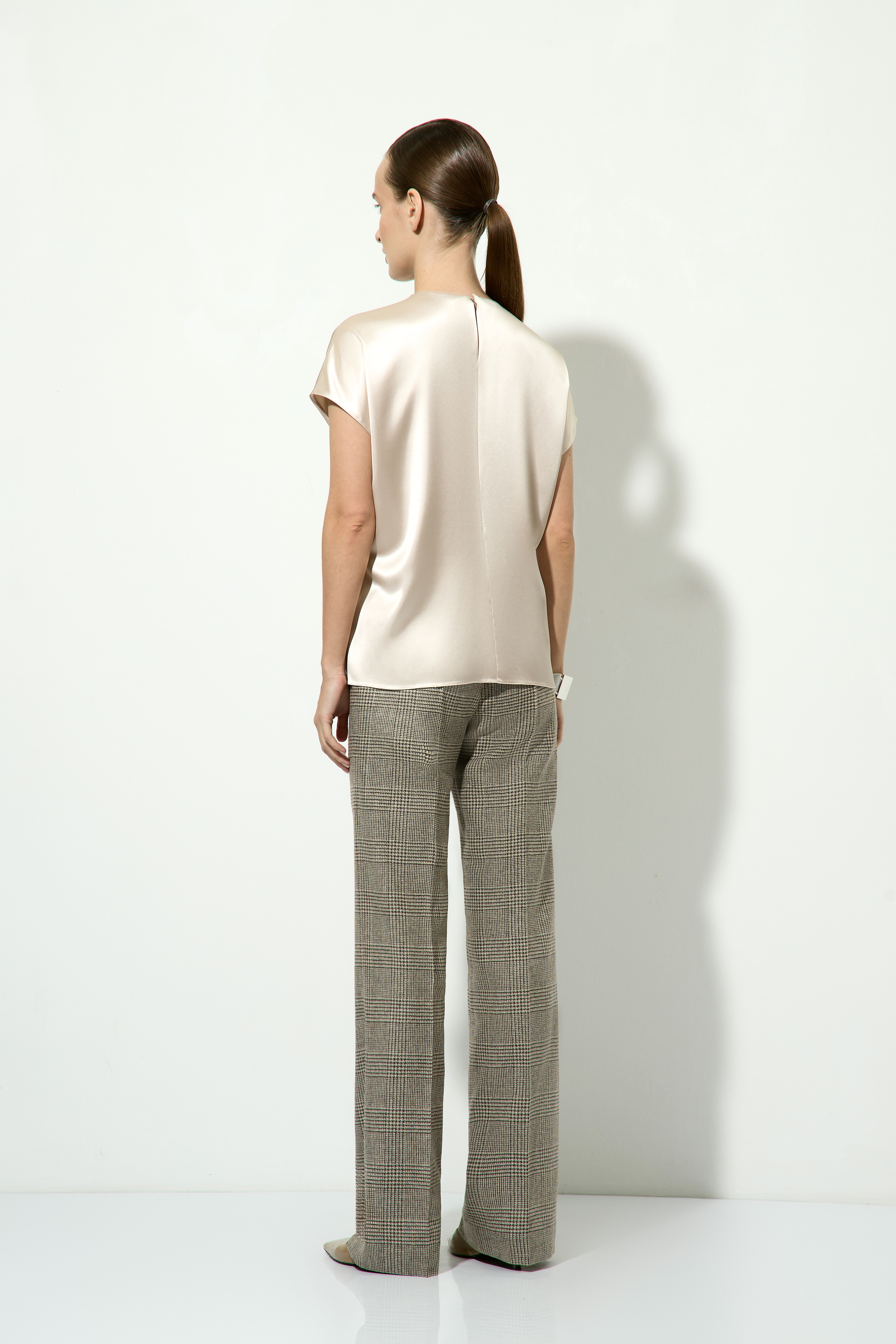 Блузка атласная VASSA&Co, пол женский, цвет бежевый, фото №3