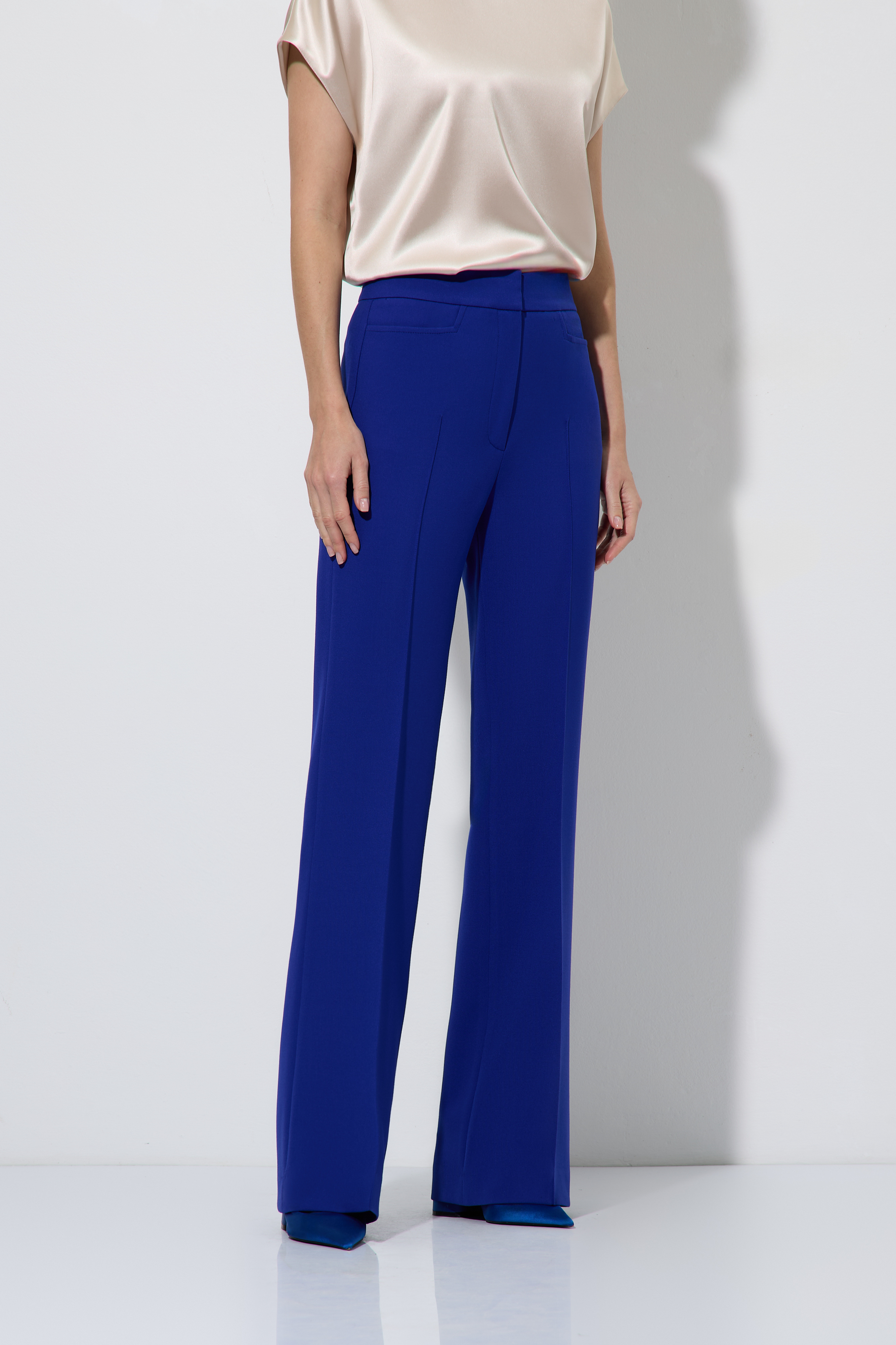 Брюки синего цвета VASSA&Co, пол женский, цвет синий, фото №2