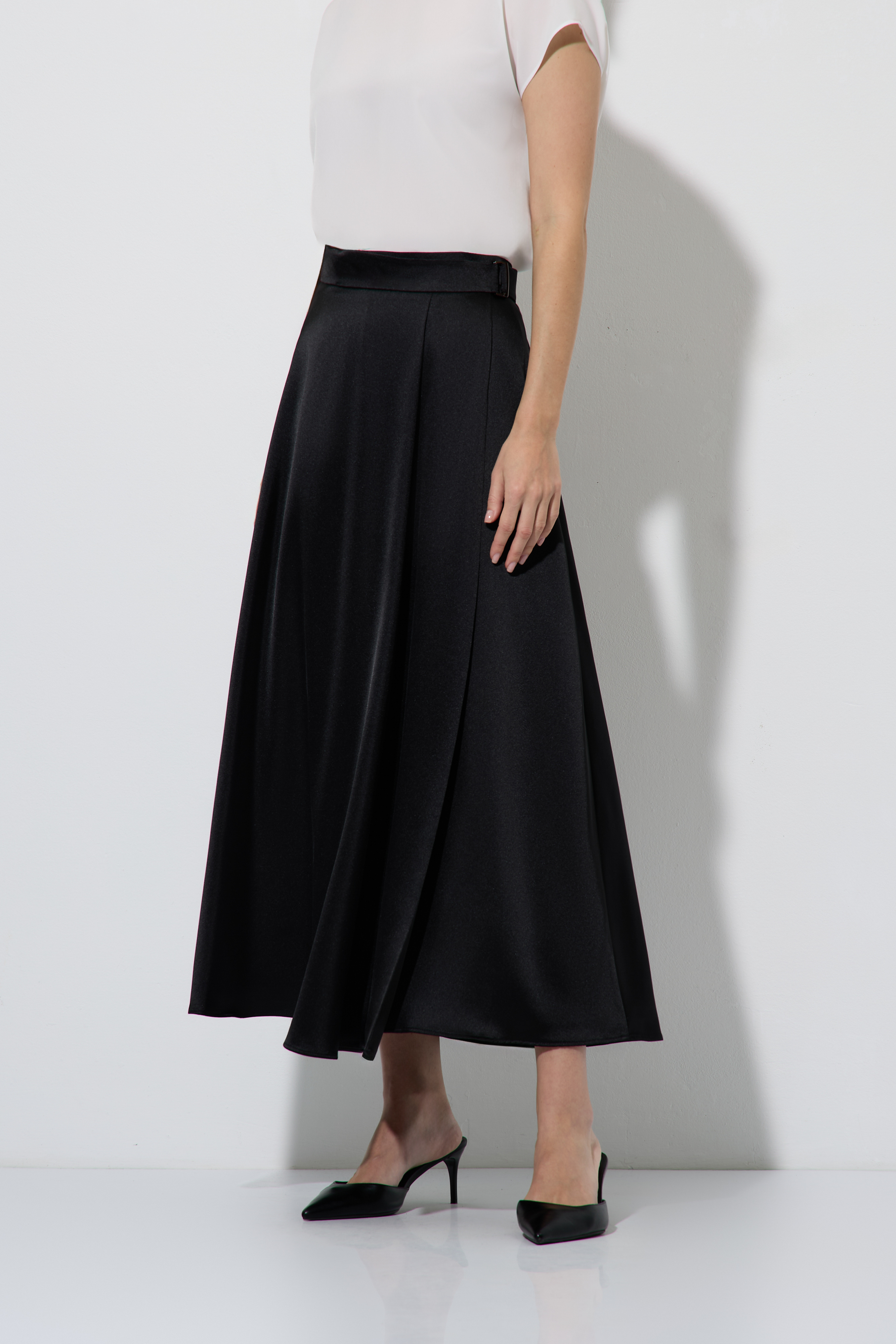 Атласная юбка-макси VASSA&Co, пол женский, цвет черный, фото №2