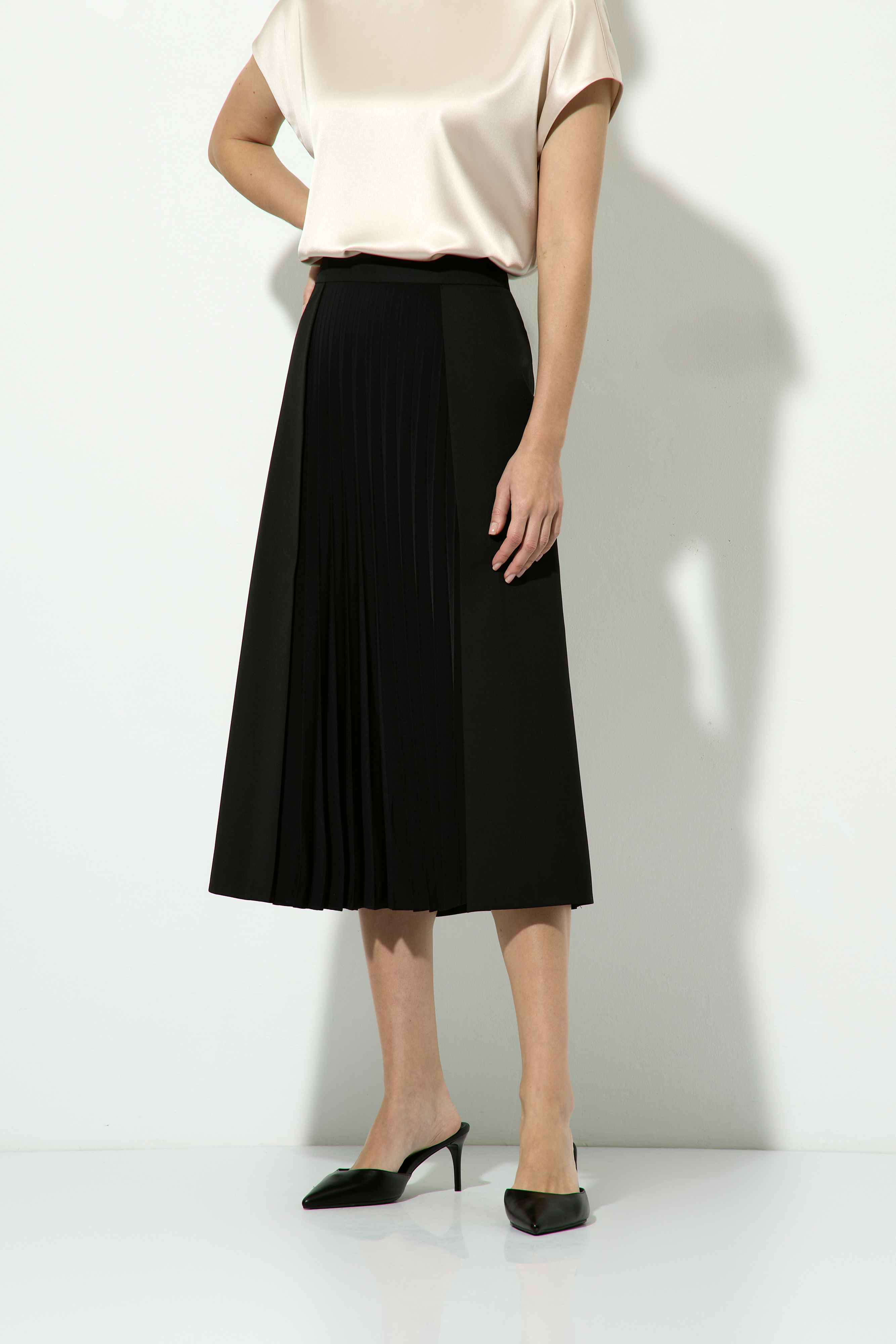 Юбка А-силуэта VASSA&Co, пол женский, цвет черный, фото №2