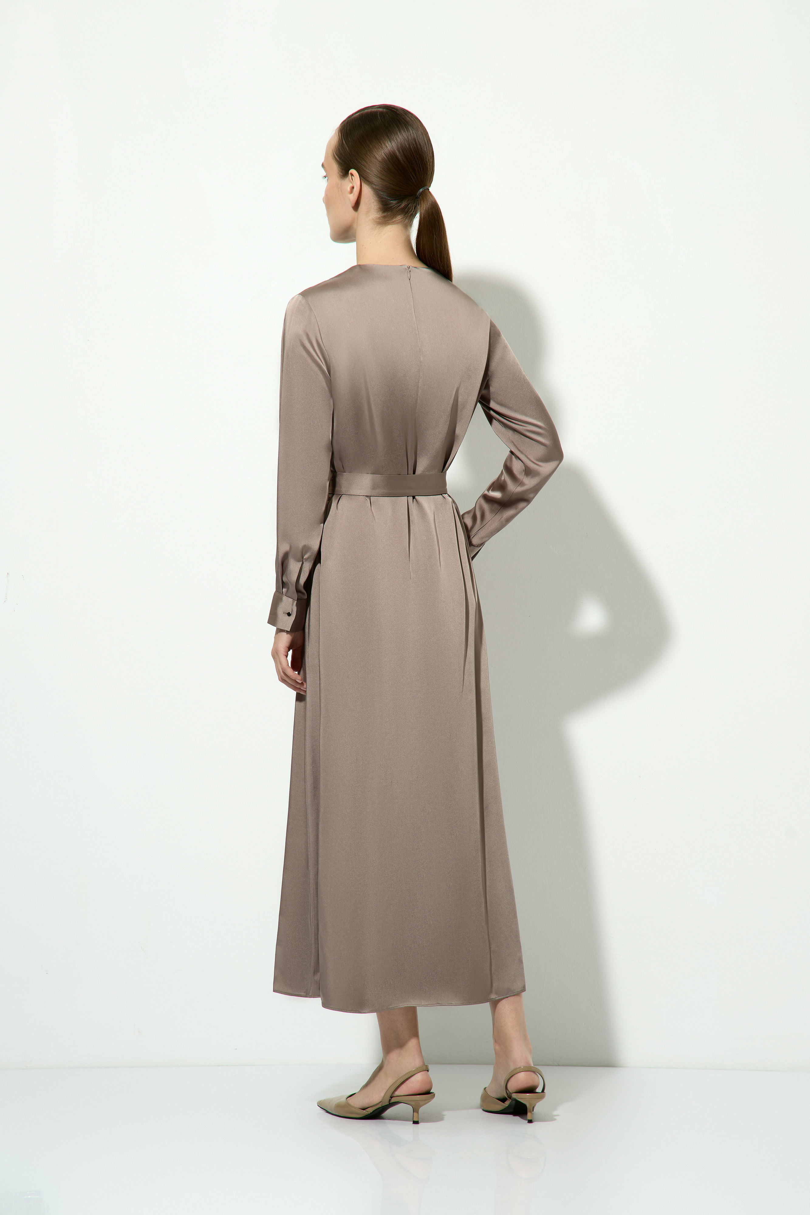 Платье атласное VASSA&Co, пол женский, цвет коричневый, фото №2