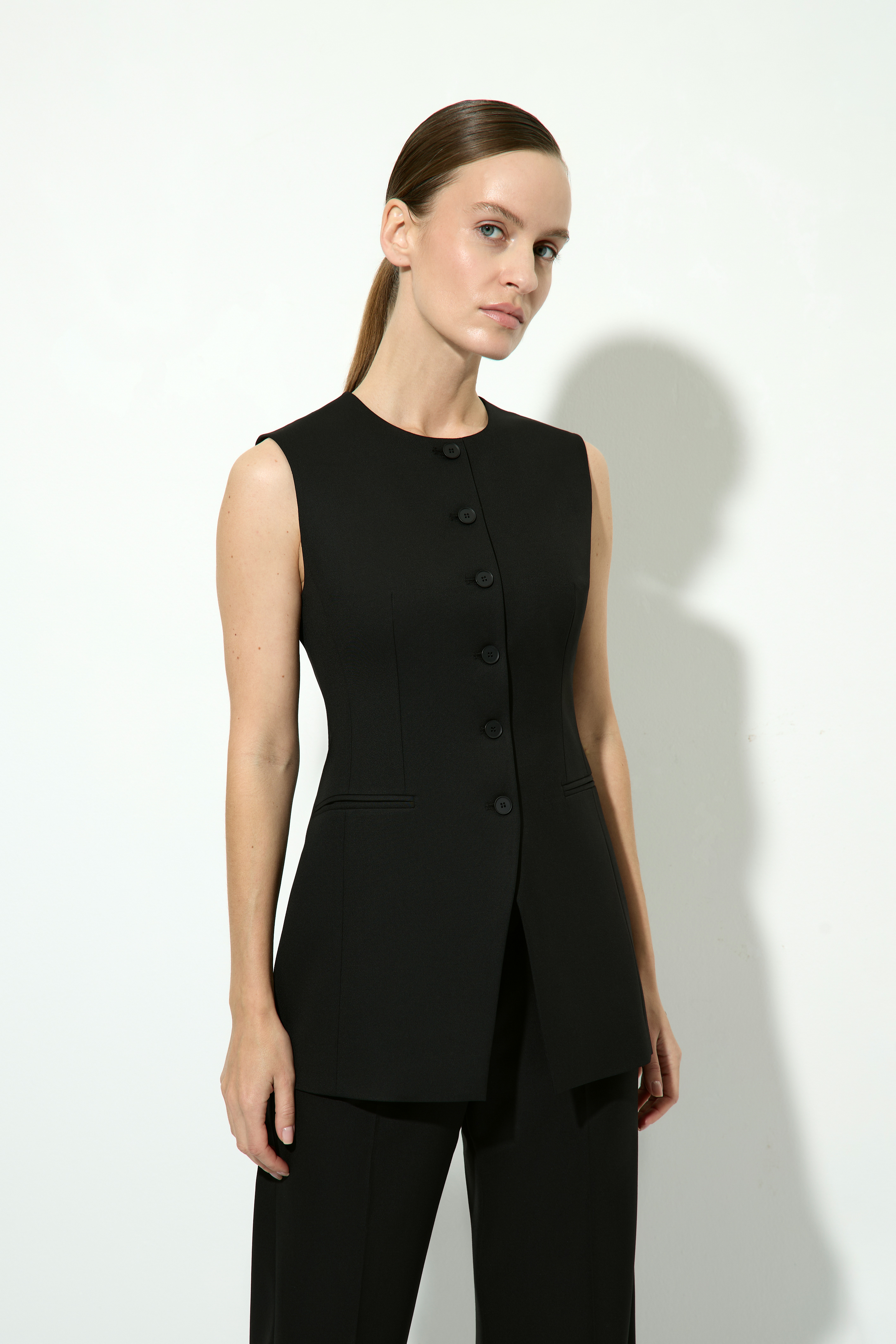 Удлиненный костюмный жилет VASSA&Co, пол женский, цвет черный, фото №3