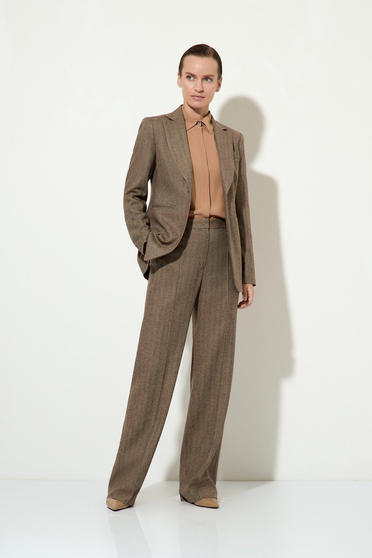 Брюки прямого кроя VASSA&Co, пол женский, цвет коричневый, фото №2