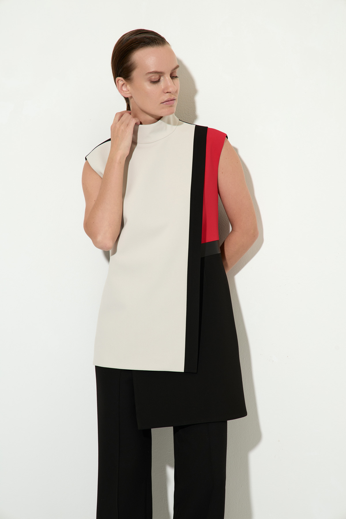 Жилет в стиле colorblock VASSA&Co, пол женский, цвет красный, фото №4