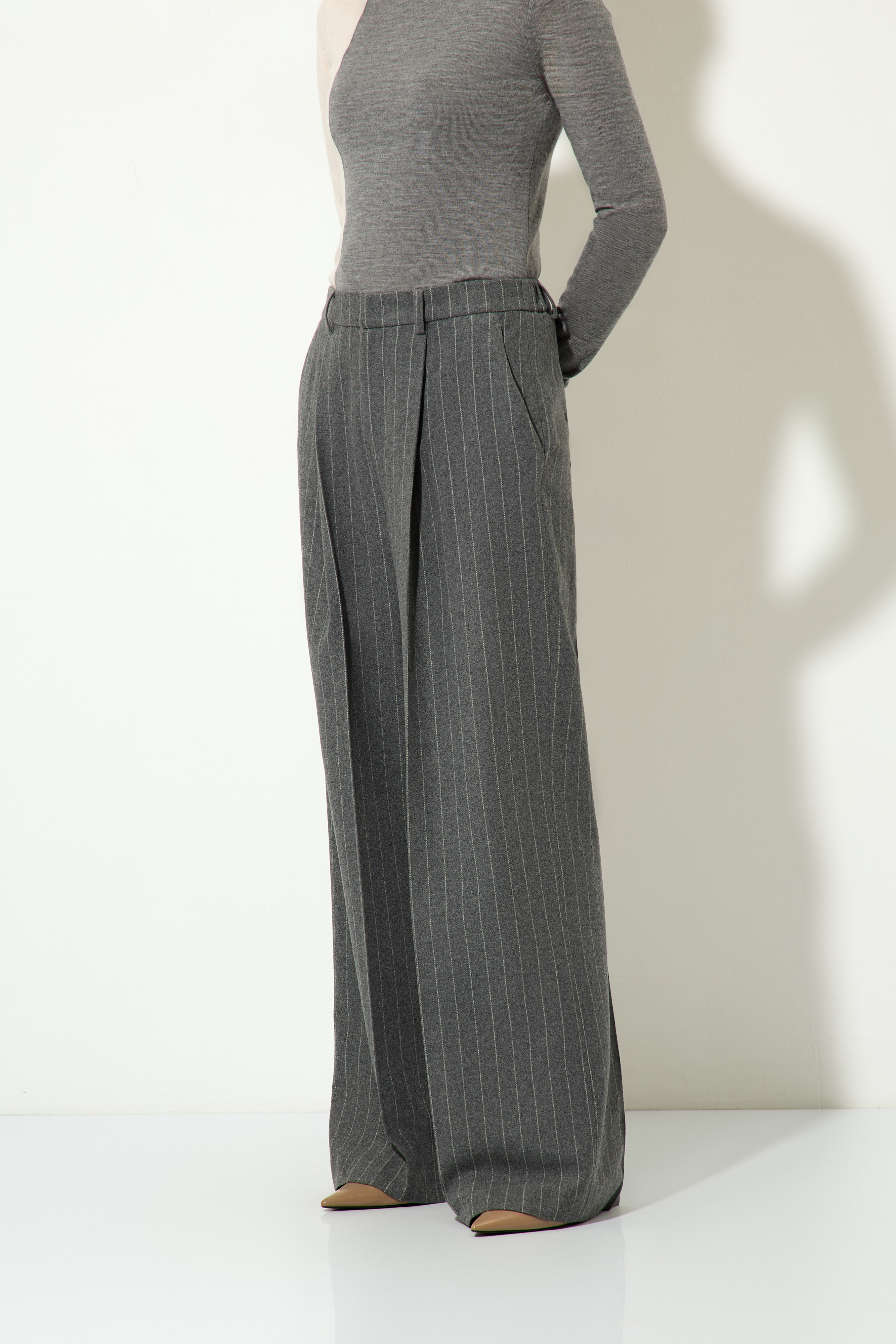 Брюки женские VASSA&Co, пол женский, цвет серый, фото №3