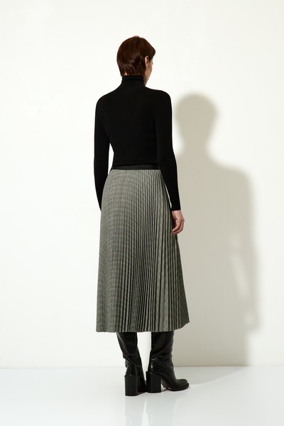 Водолазка из шерсти мериноса VASSA CODE, пол женский, цвет черный, фото №4