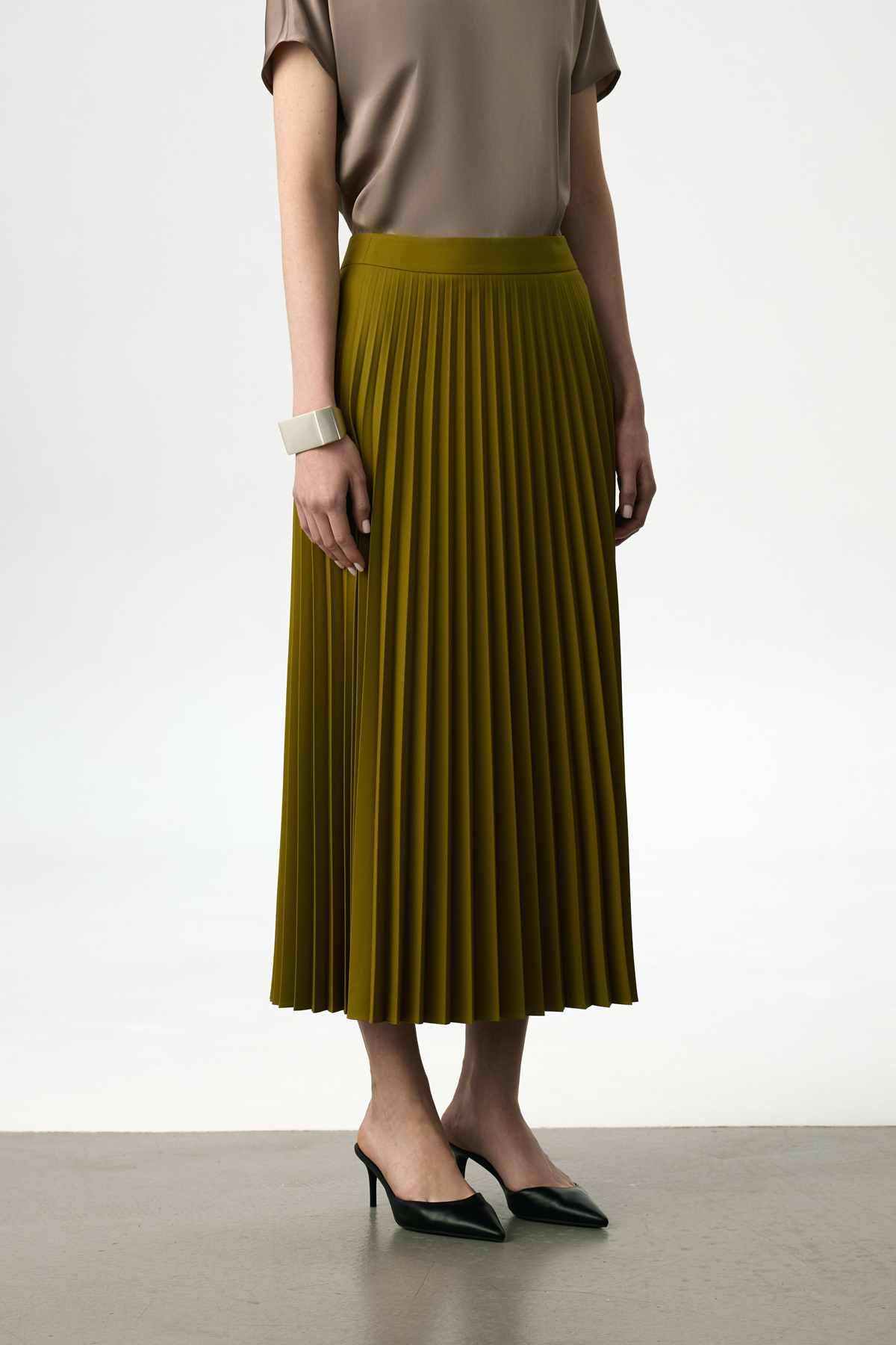 Юбка плиссированная VASSA&Co, пол женский, цвет хаки, фото №2