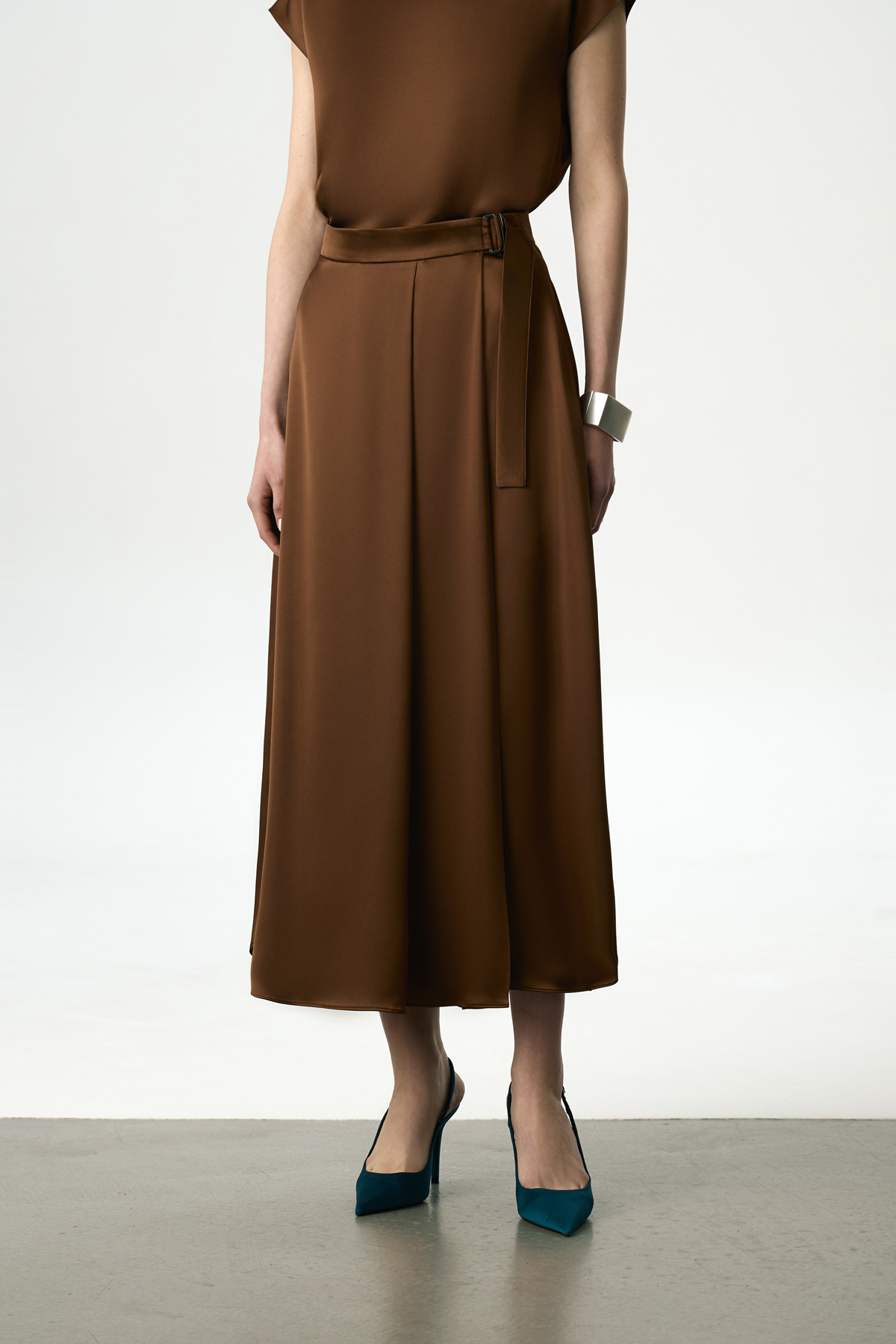 Юбка-миди атласная VASSA&Co, пол женский, цвет коричневый, фото №2