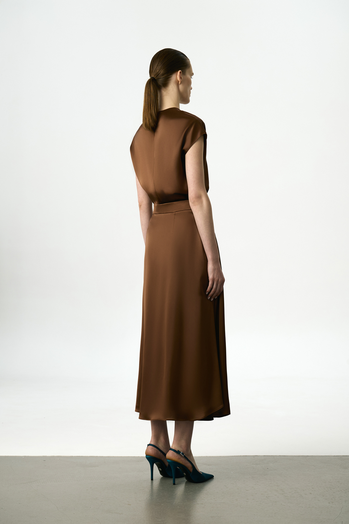 Юбка-миди атласная VASSA&Co, пол женский, цвет коричневый, фото №4