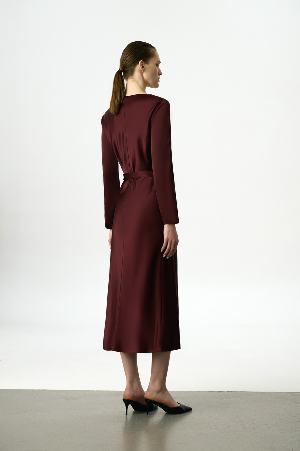 Платье атласное бордовое VASSA&Co, пол женский, цвет красный, фото №3