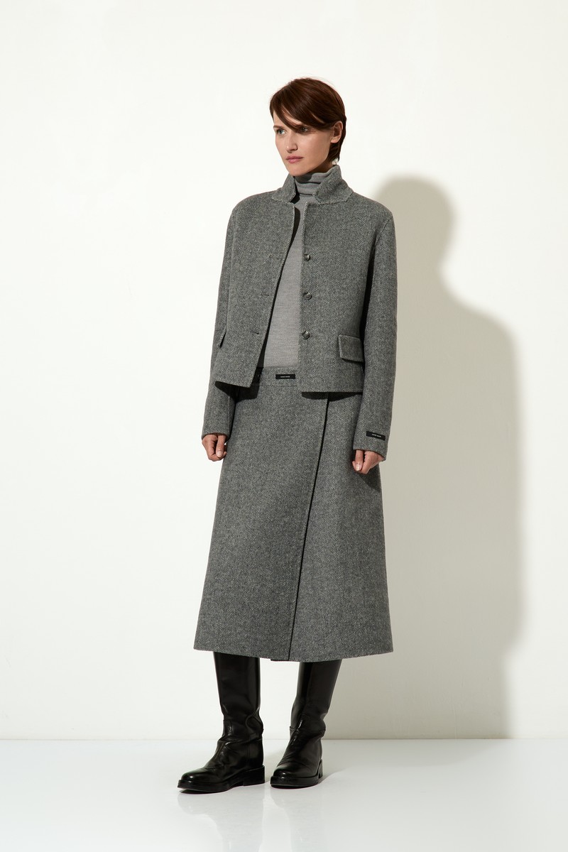 > Кюстюм с жакетом и юбкой-миди на запах > №1